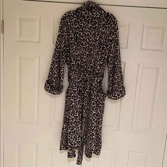 PJ SALVAGE Holiday Dreams Leopard Print Robe size Large